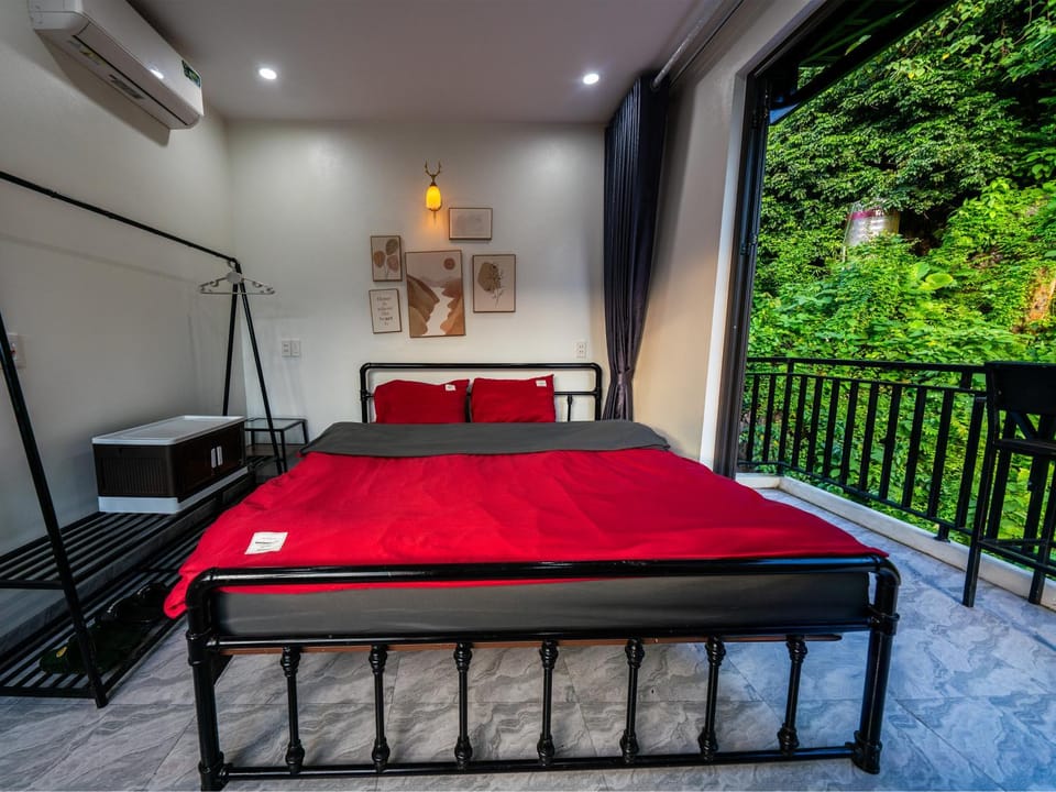Strawberry Ha Giang Loop Tour, Motorbike Rental & Rooms Bed and Breakfast in Vietnam