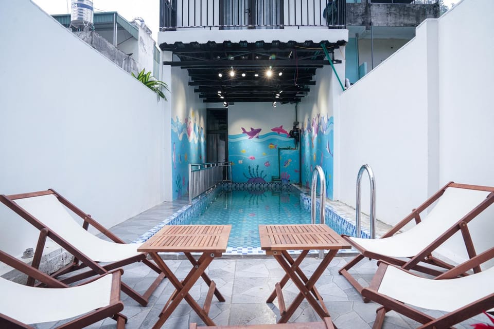 Patio, Pool view, Swimming pool, Swimming pool, sunbed