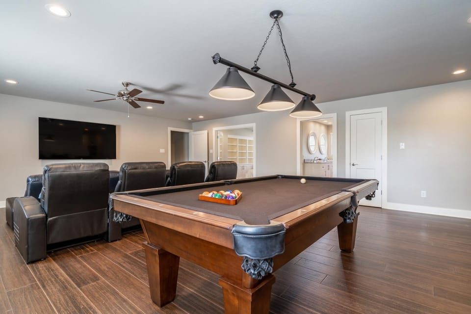 Billiard, Game Room