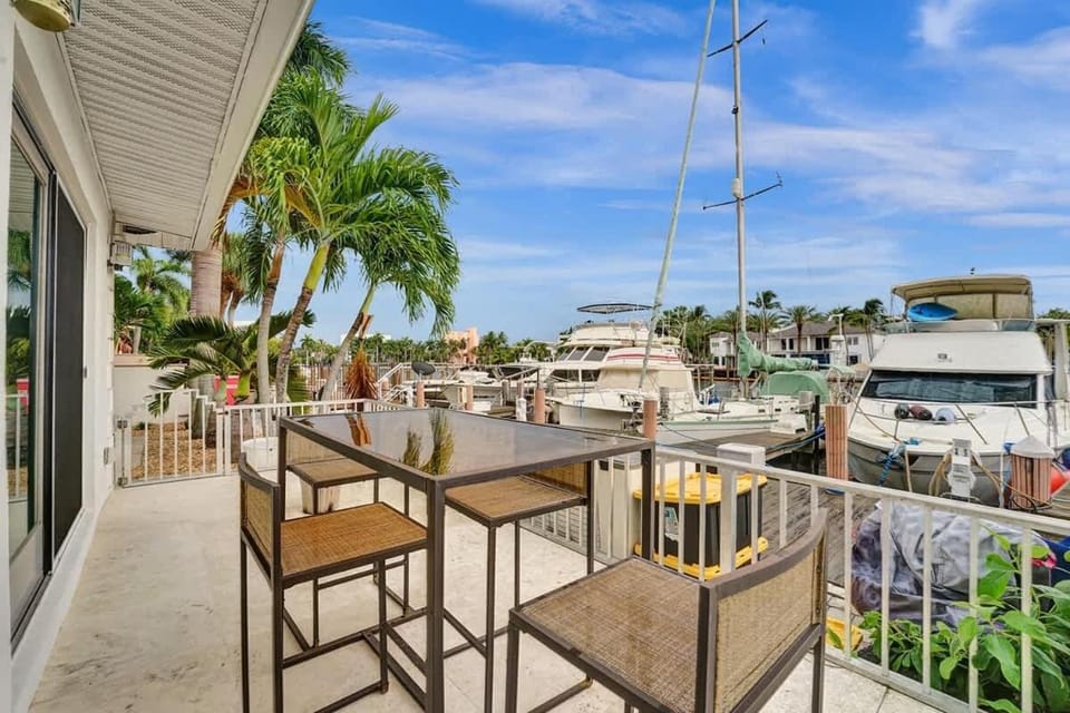 Beach Isles Modern 1BR Waterfront Apartment with Patio Apartment in Fort Lauderdale