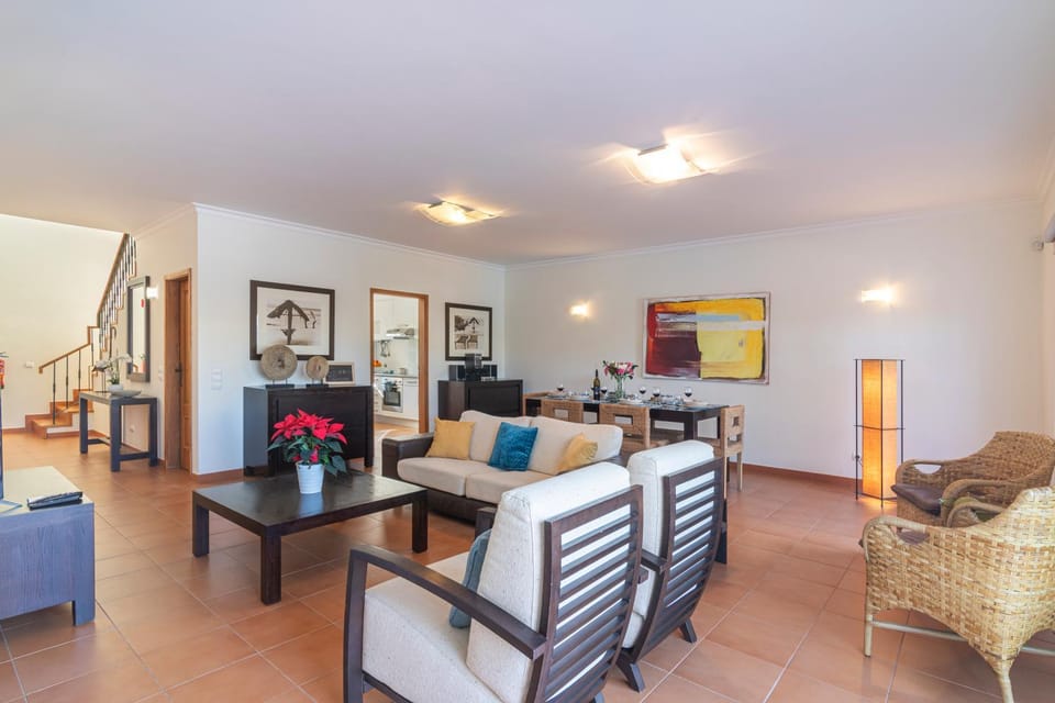 TV and multimedia, Living room, Dining area, air conditioner