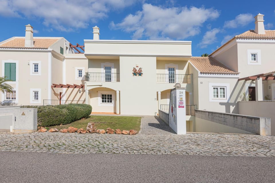 Property building, Facade/entrance, Parking