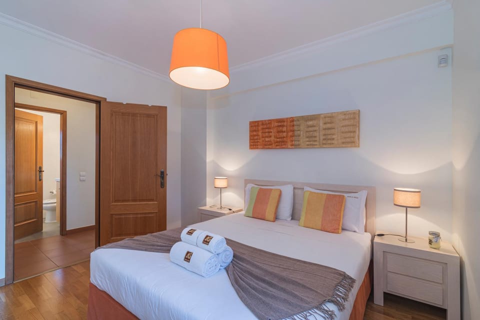 Bed, Bedroom, wardrobe, air conditioner