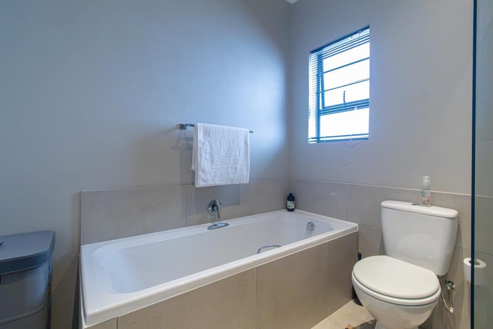 Toilet, Bathroom, Bath, towels