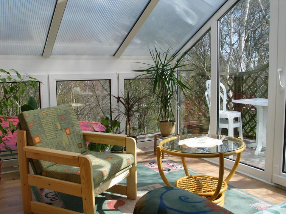 Photo of the whole room, Seating area