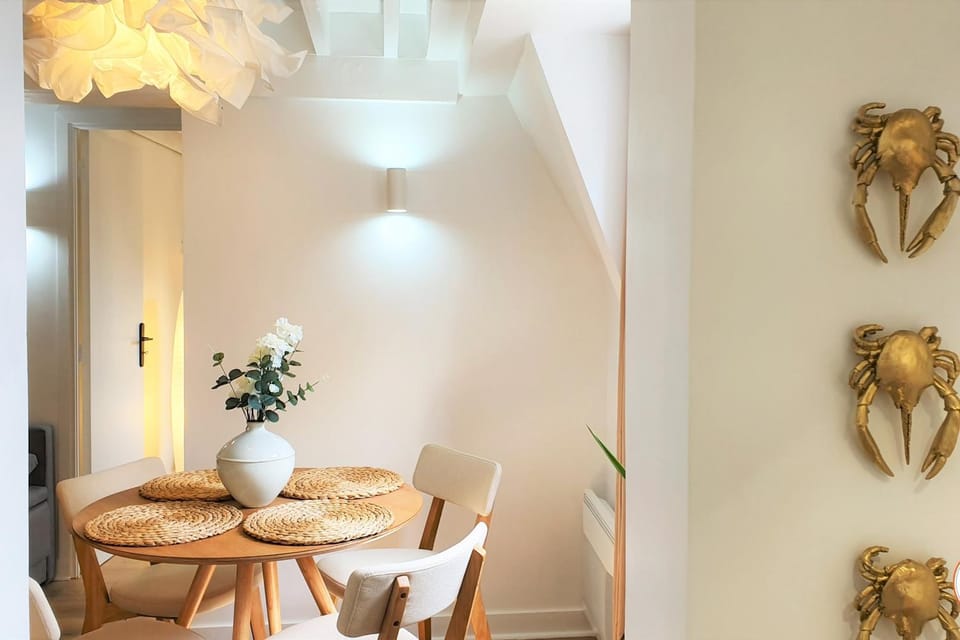 Seating area, Dining area