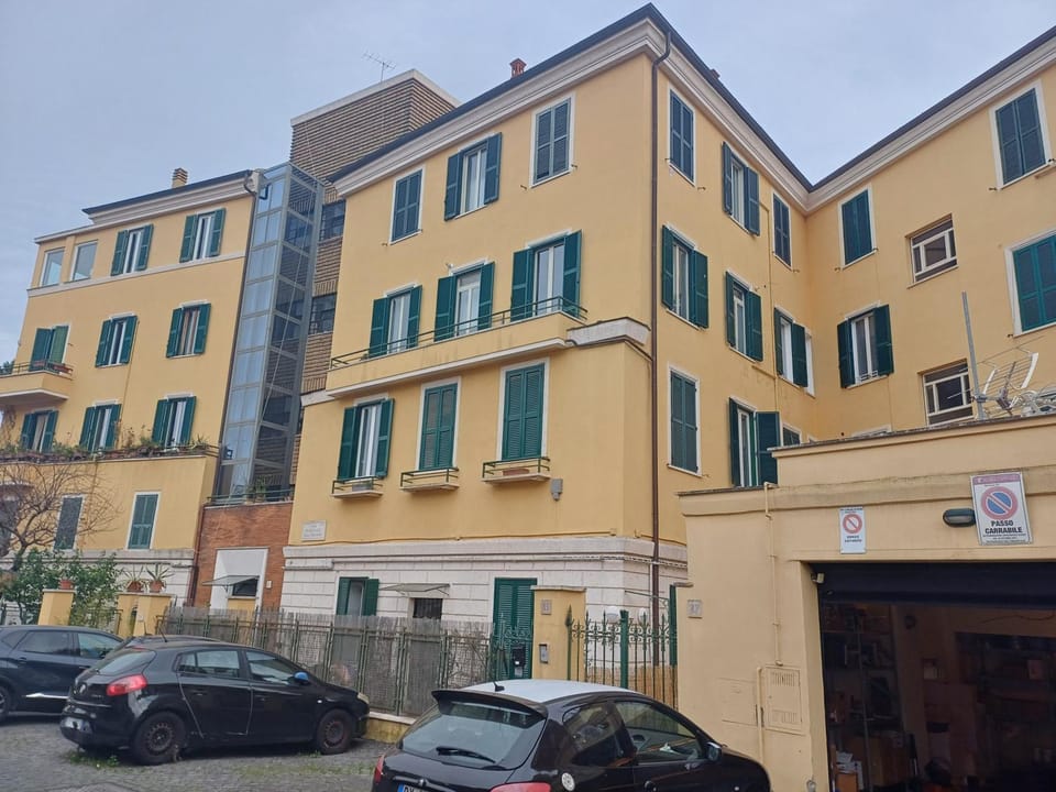 Property building, Street view