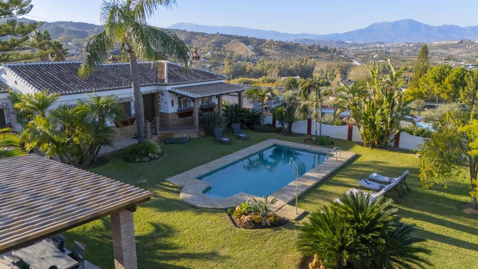 Property building, Off site, Mountain view, Swimming pool