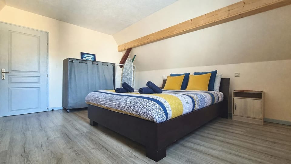 Bed, Photo of the whole room, Bedroom
