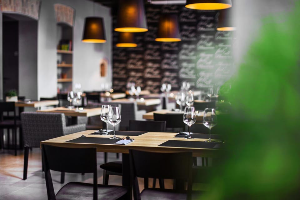 Restaurant/places to eat, Restaurant/places to eat