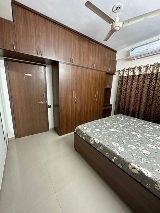 Bedroom, wardrobe