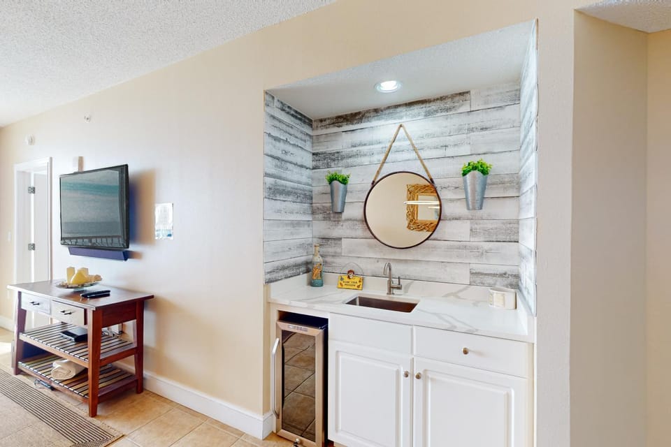 Majestic Tower II - 2102 Apartment in Long Beach