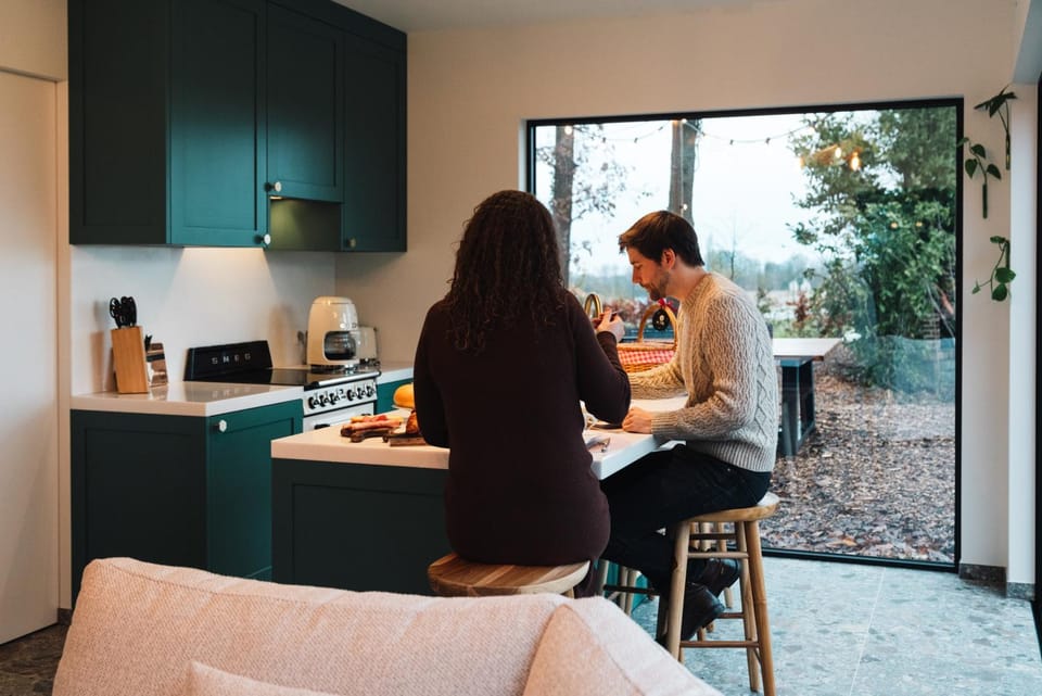 Photo of the whole room, kitchen