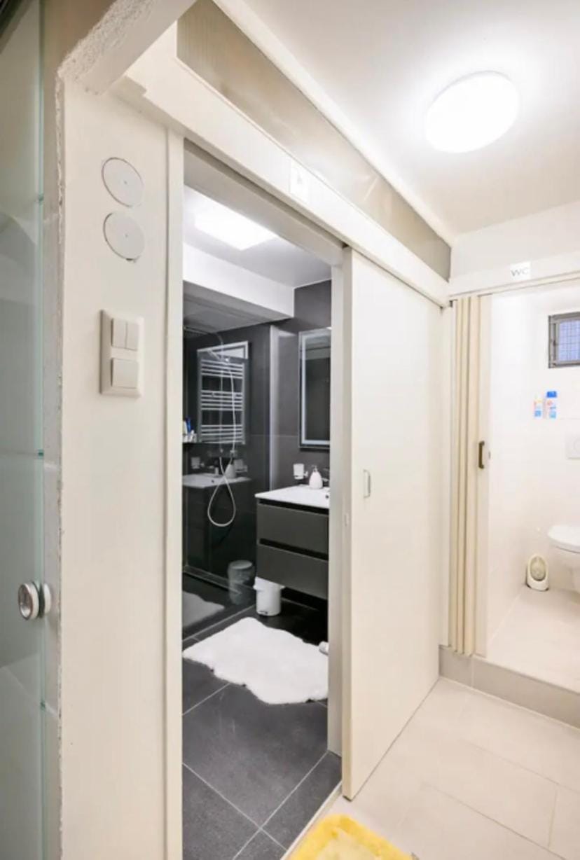 Günstiges grünes Ferienzimmer mit separater moderner Dusche Apartment in Lörrach