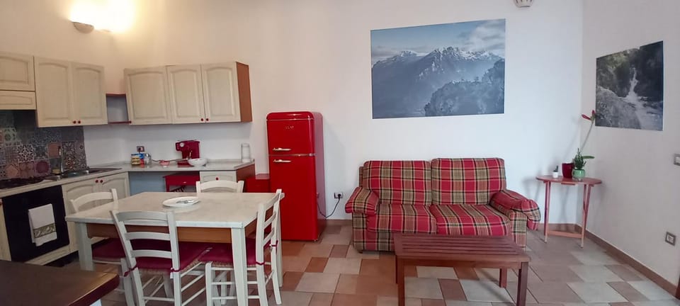 Kitchen or kitchenette, Living room, Seating area, Dining area, pet friendly, stove
