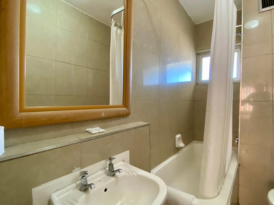 Bathroom, Bath, towels