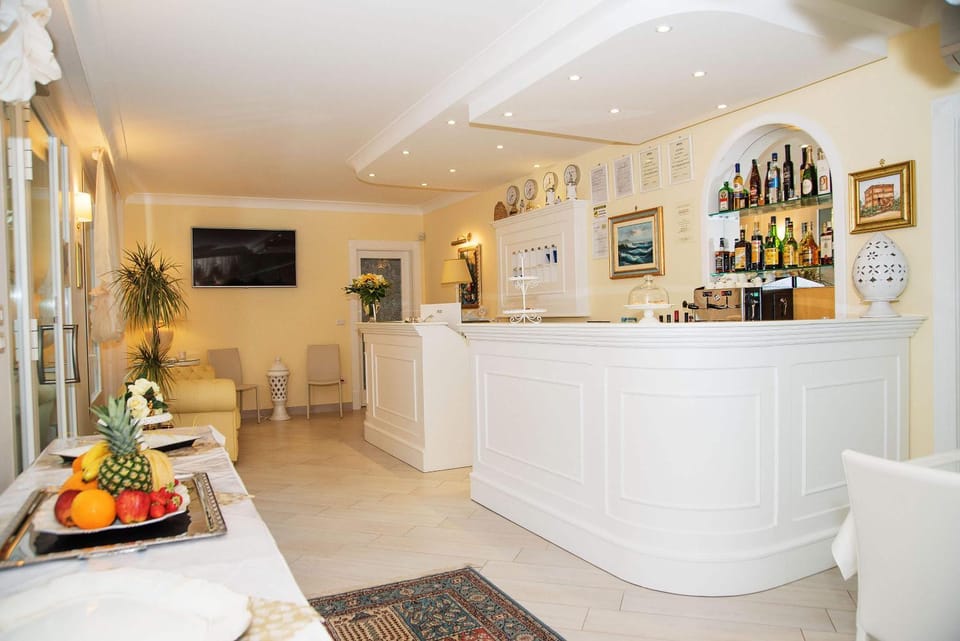 Restaurant/places to eat, Lobby or reception