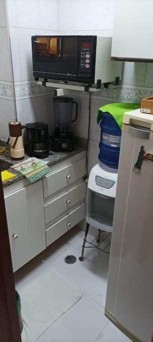 Kitchen or kitchenette, minibar, oven