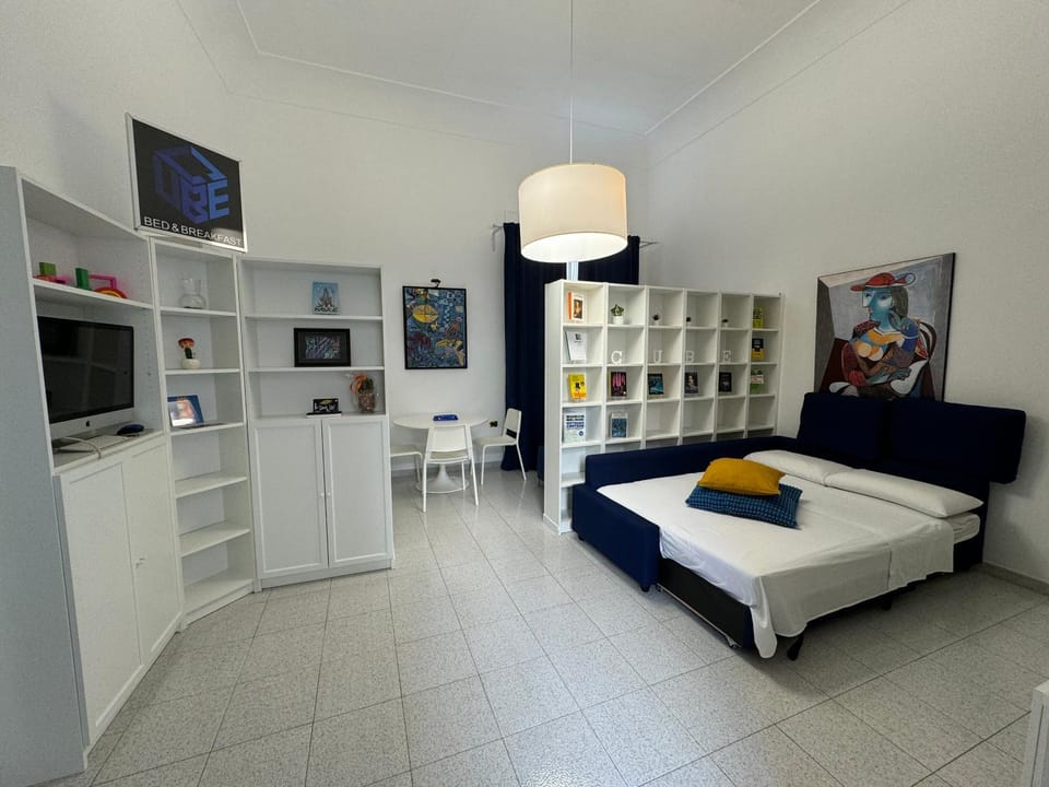 suite cubè al centro storico vicino la scuola Vespucci con parcheggio su richiesta Apartment in Campania