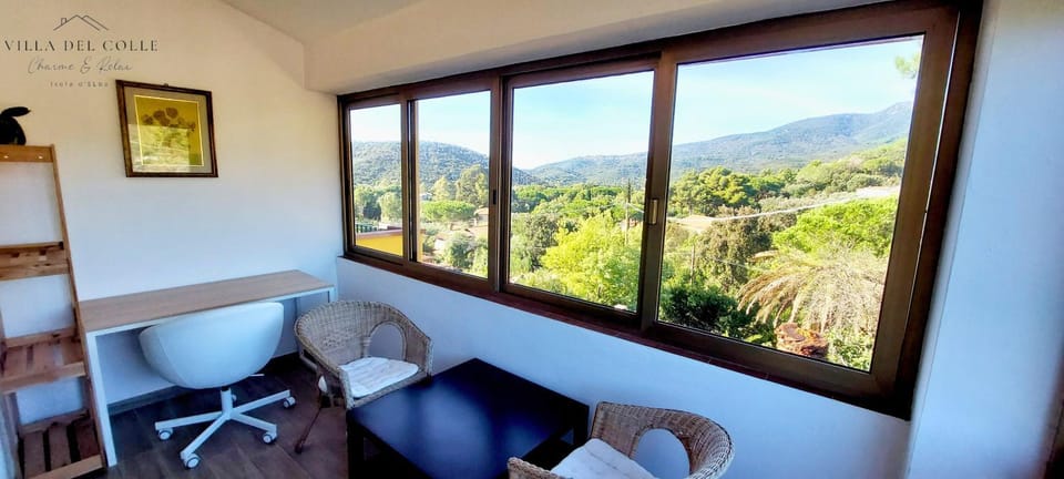Day, Natural landscape, Living room, Seating area