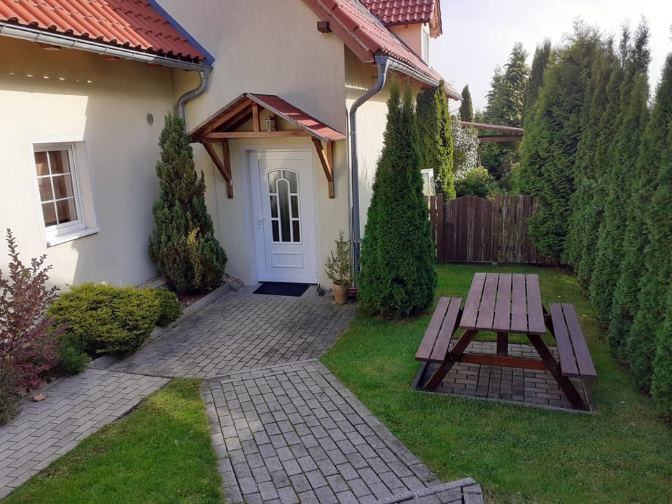 Facade/entrance, BBQ facilities, Garden, Seating area