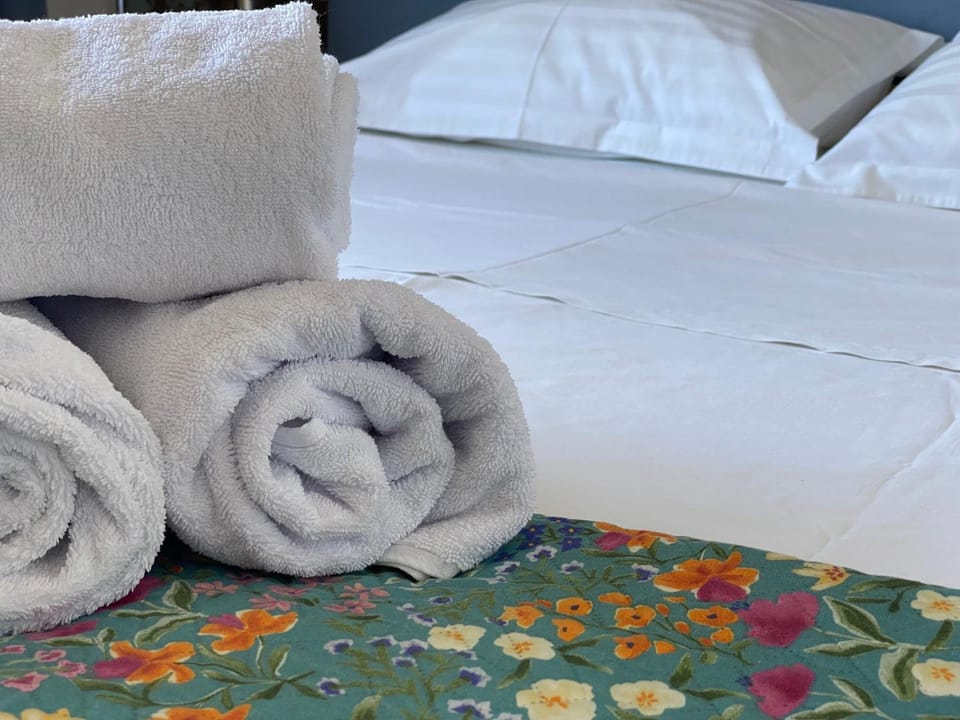 Bedroom, towels