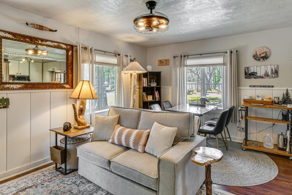Family-Friendly Cottage: Walk to Lake Access! House in Houghton Lake