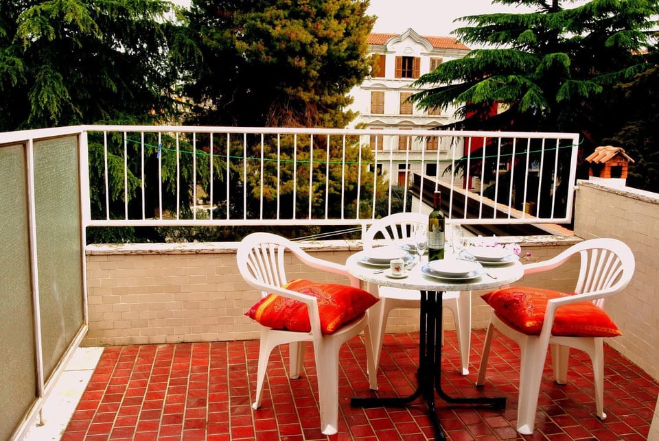 Balcony/Terrace, On site, Garden view