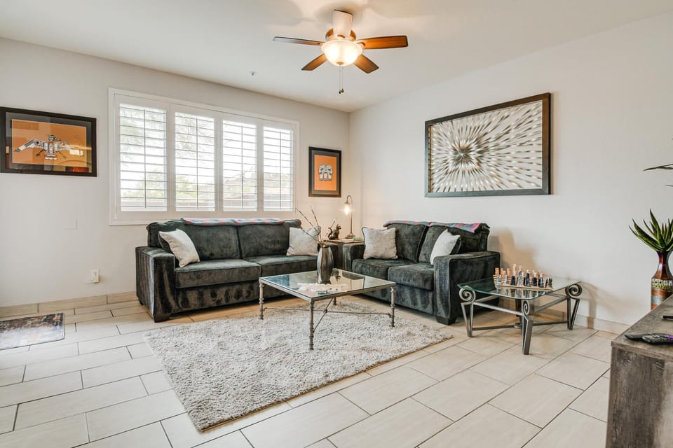 < 1 Mi to Fountain Park: Desert Gem w/ Pool Access House in Fountain Hills