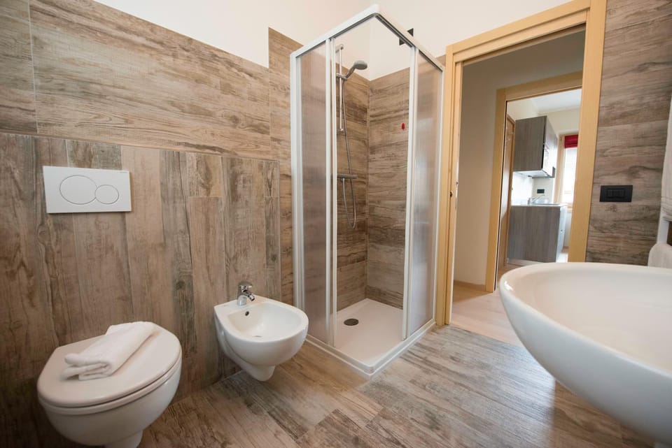 Day, Bathroom