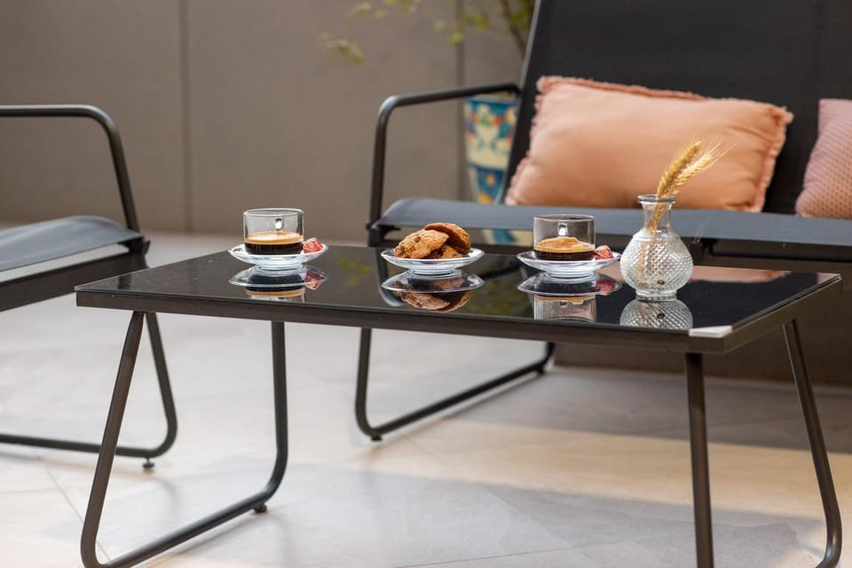Balcony/Terrace, Food and drinks, Seating area, Food, Drinks