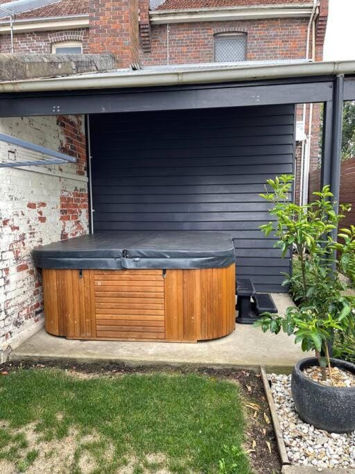 Property building, Hot Tub, Garden view, Inner courtyard view