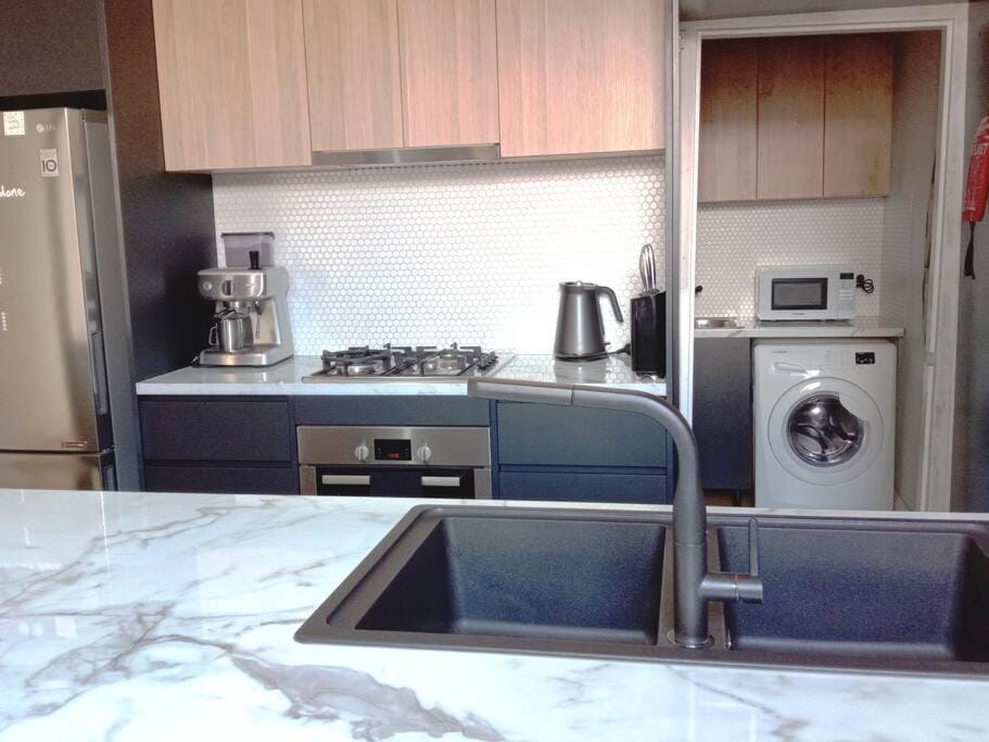 Coffee/tea facilities, Kitchen or kitchenette, Food and drinks, Food and drinks, Dining area, minibar, pet friendly, stove, toaster