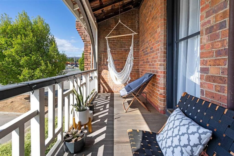 Property building, Patio, Balcony/Terrace, Seating area