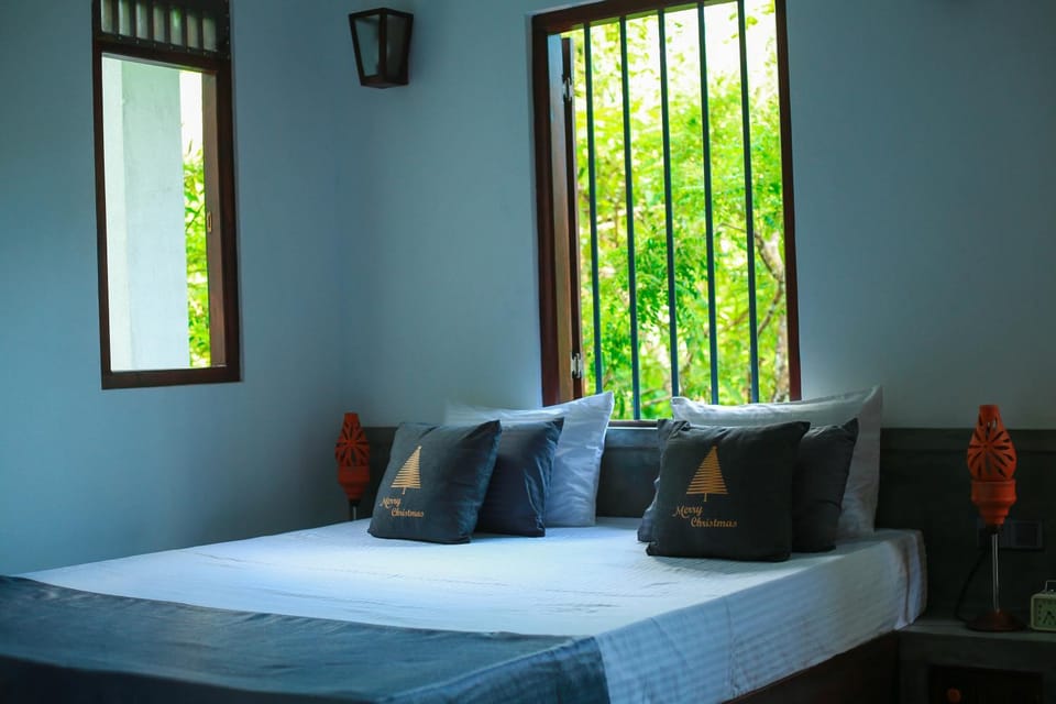Charming dark lodge in river Villa in Southern Province