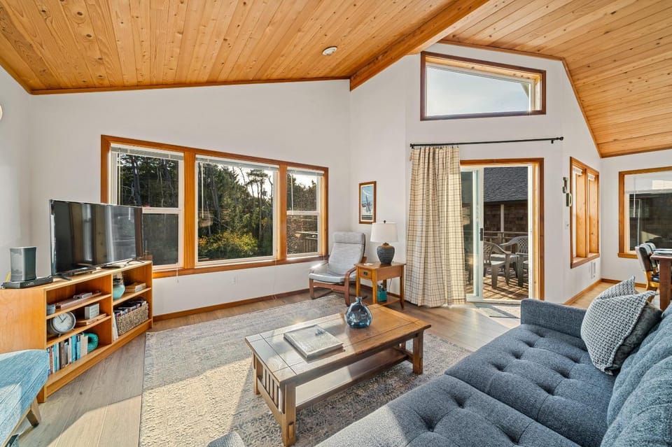 Sand Bucket House in Manzanita