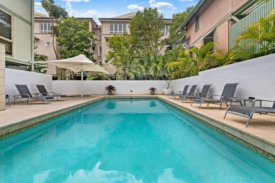 Luxury Retreat New Villa 17, Hastings St Villa in Noosa Heads