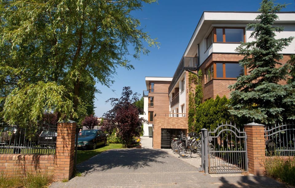 Property building, Facade/entrance, Garden, Cycling