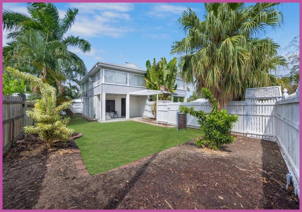 Property building, Day, Garden