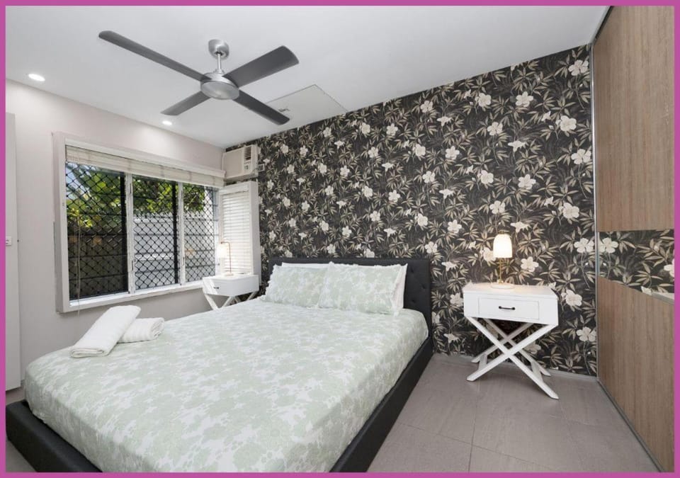 Bed, Photo of the whole room, Bedroom, fireplace, air conditioner