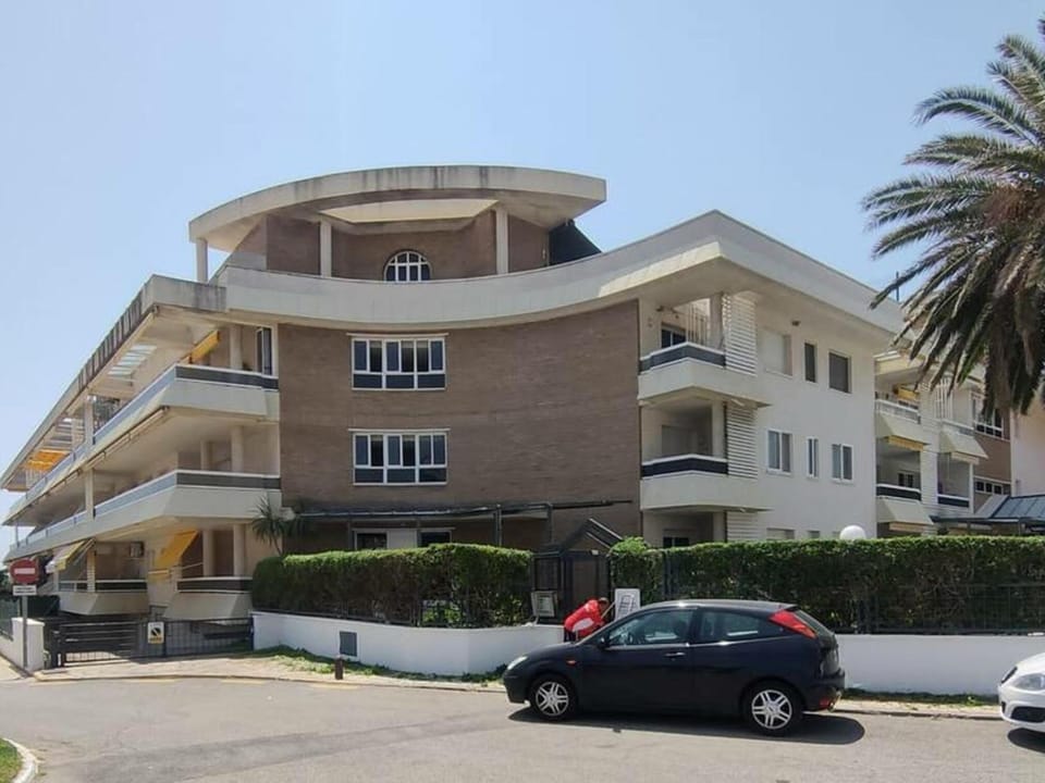 Espectacular apartamento en primera línea de mar con acceso directo a la playa, piscina y zonas familiares - ES-9-163 Apartment in Baix Camp