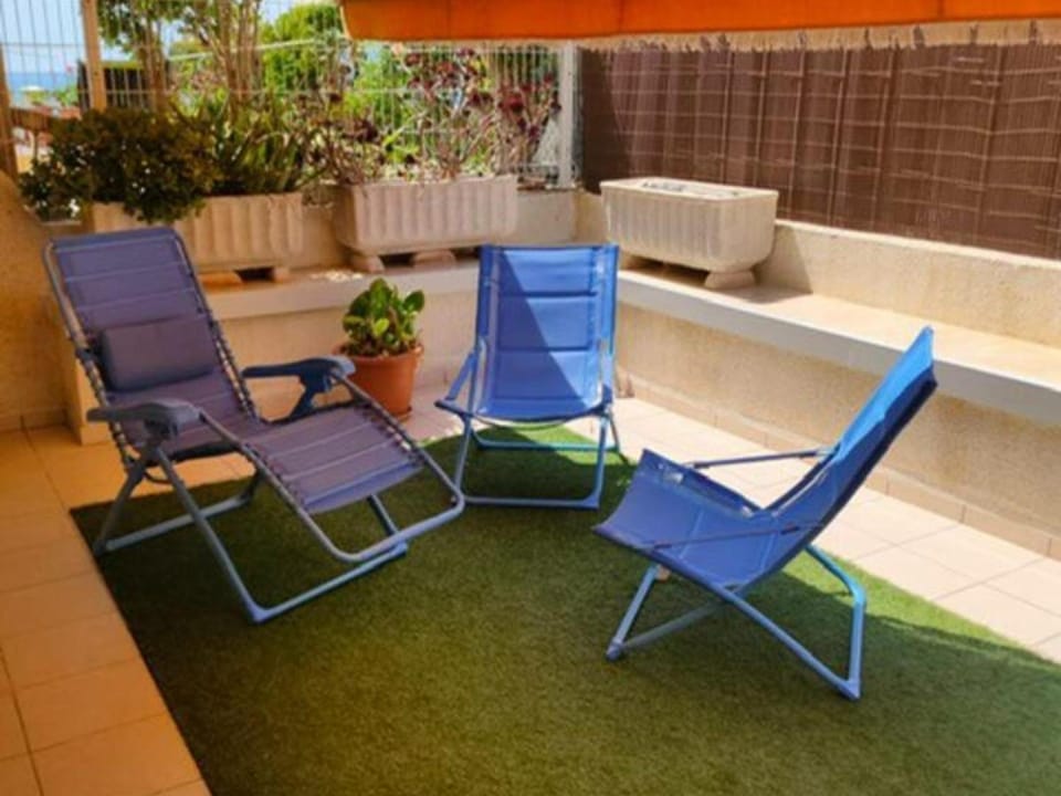 Espectacular apartamento en primera línea de mar con acceso directo a la playa, piscina y zonas familiares - ES-9-163 Apartment in Baix Camp