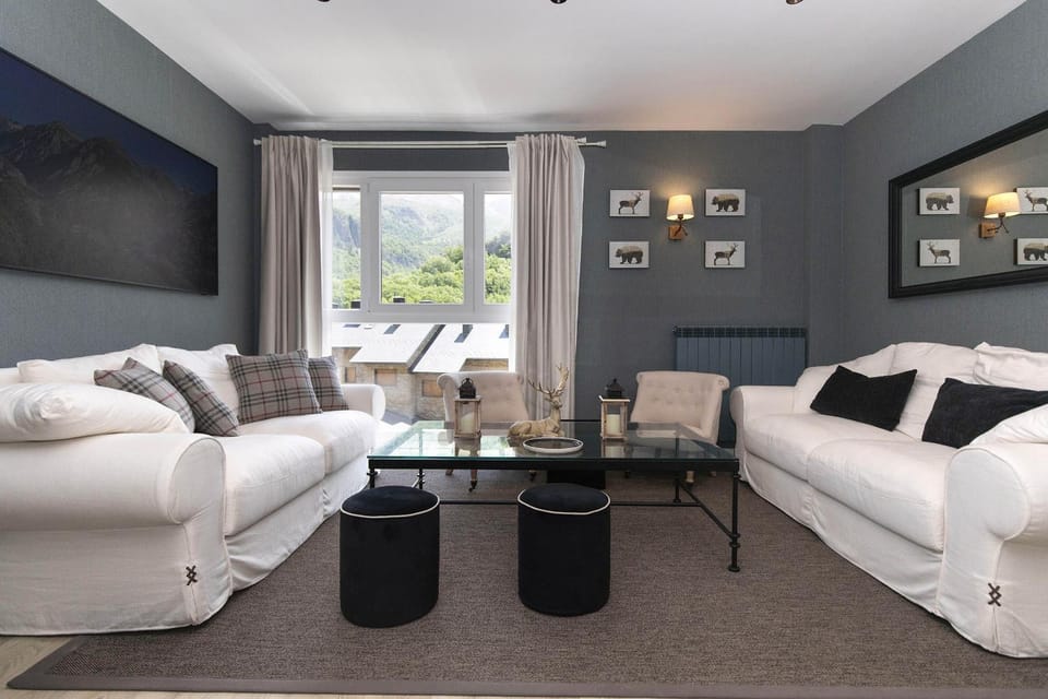 Communal lounge/ TV room, Living room