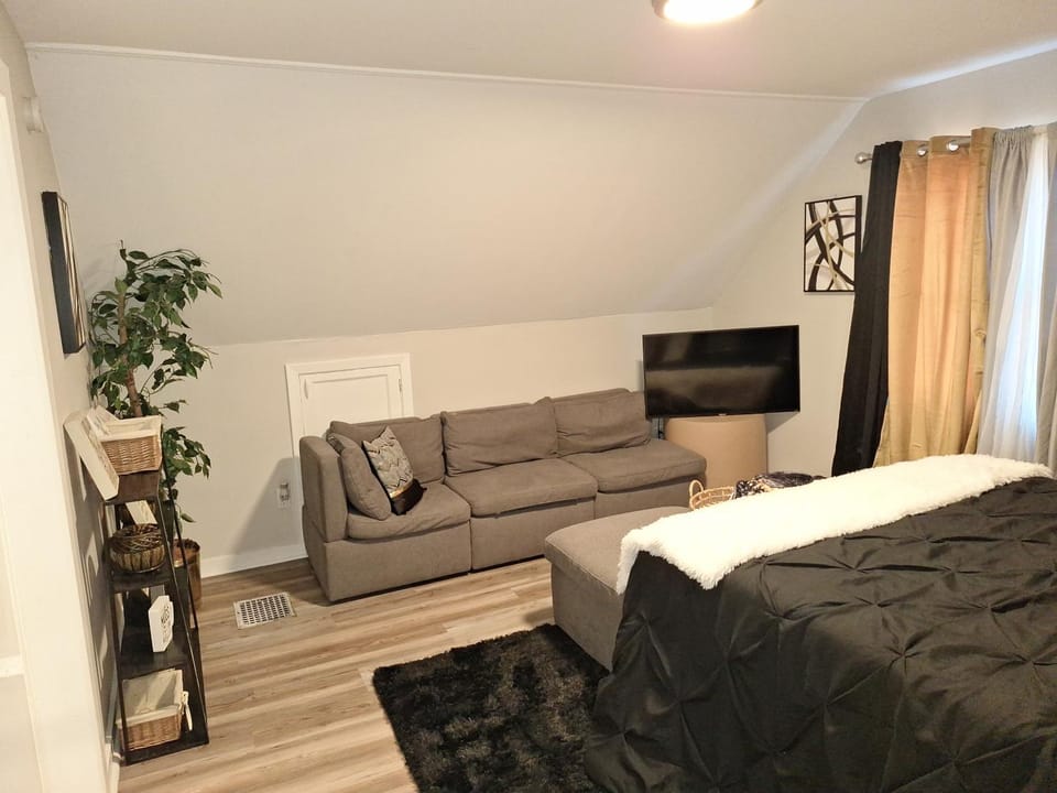 St Paul Fry Street Den Tower Suite #3 Apartment in Saint Paul