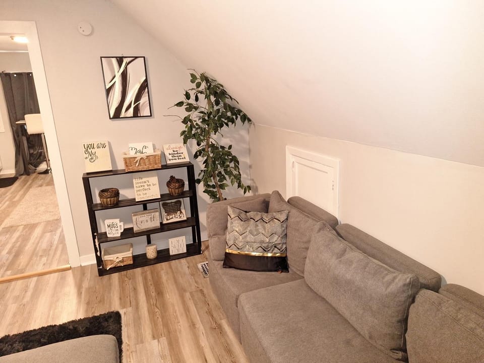 St Paul Fry Street Den Tower Suite #3 Apartment in Saint Paul