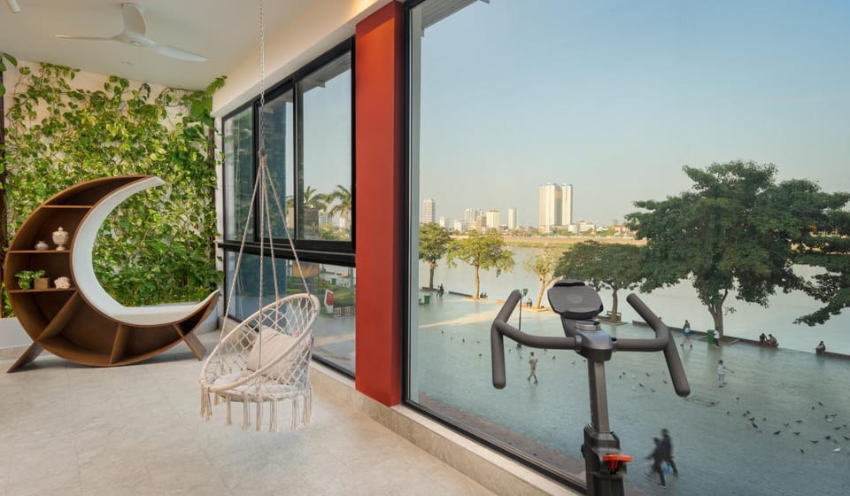 Natural landscape, View (from property/room), Balcony/Terrace, Fitness centre/facilities, River view