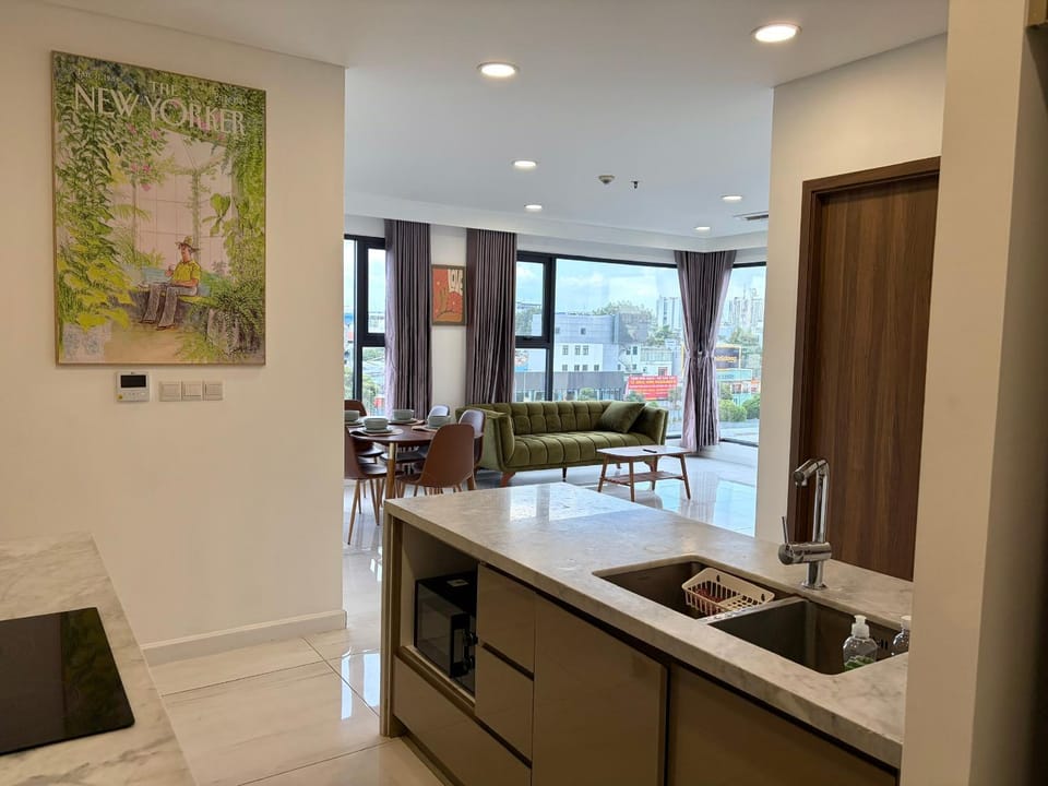 Kitchen or kitchenette, Living room, Seating area, Dining area
