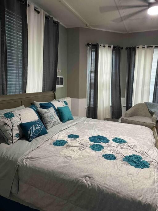 Classic King Suite Apartment Apartment in Schenectady