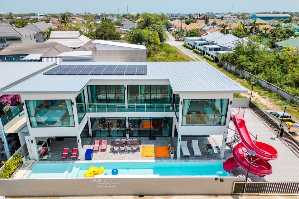 Property building, Patio, Communal lounge/ TV room, Day, Natural landscape, Bird's eye view, View (from property/room), Balcony/Terrace, Evening entertainment, Pool view, Swimming pool, Parking, sunbed