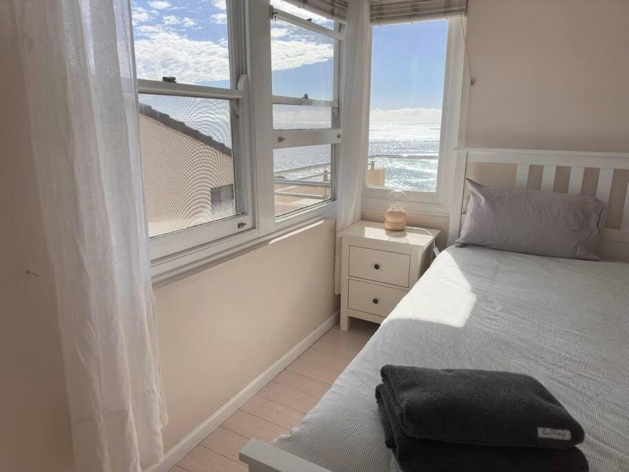 Bed, View (from property/room), Balcony/Terrace, Photo of the whole room, Bedroom, Sea view, towels
